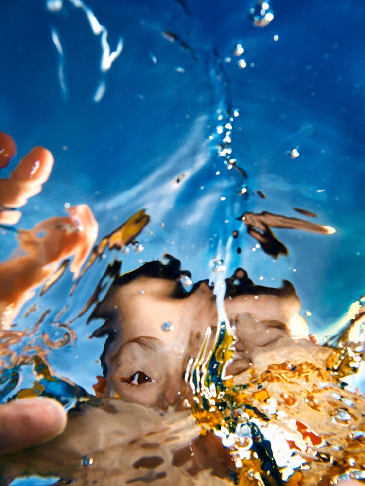 0479, taken underwater, shows a boy’s face looking like a reflection in a funhouse mirror. Perception captures the boy inside a veil of water droplets. Arrested mid-air and blurred at the edges, they take on the aura of a Native American headdress. David M. Roth, SquareCylinder.com